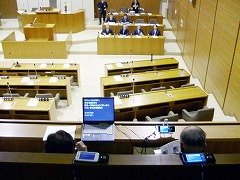写真　塩尻市議会にて（２）
