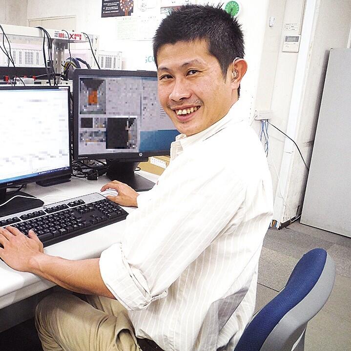 卒業生インタビュー青木慎吾さんの写真