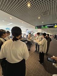 空港内を確認している様子